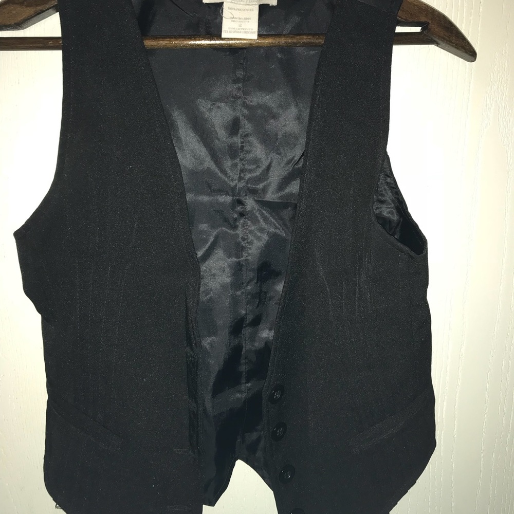 Vest - Picture 2 of 4